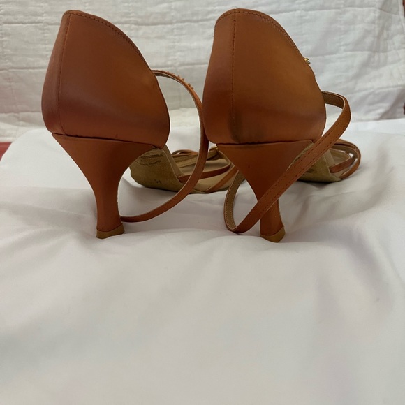 Dancers by Freed of London. Satiny bronze. Fit like US size 9 but marked 6 1/2. - Picture 3 of 7